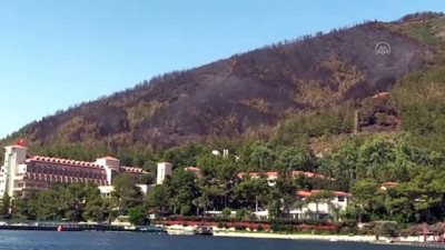 itfaiye eri - MUĞLA - Marmaris'te yanan ormanlık alan denizden görüntülendi Videosu
