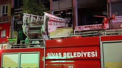 elektrik kontagi - SİVAS - Alışveriş merkezinde çıkan yangın bir iş yerinde hasara yol açtı Videosu