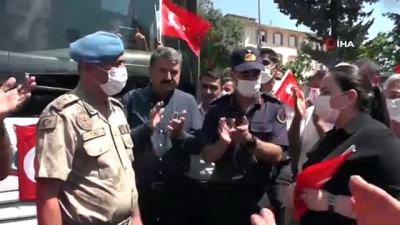 kotuluk -  Afrin'den dönen komandolara Besni'de sevgi seli Videosu