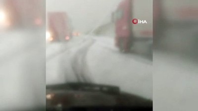 dolu yagisi -  Ardahan beyaza büründü, araçlar yollarda mahsur kaldı Videosu