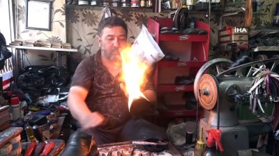 ayakkabi boyacisi -  Ayakkabıları 45 derecede ateşle yakarak boyuyor Videosu