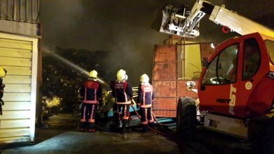 geri donusum -  Başkent’te Atık kağıt geri dönüşüm tesisinde yangın: 1 itfaiye eri 2 işçi dumandan etkilendi Videosu