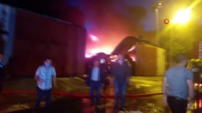guvenlik gorevlisi -  Başkent’te Atık kağıt geri dönüşüm tesisinde yangın Videosu