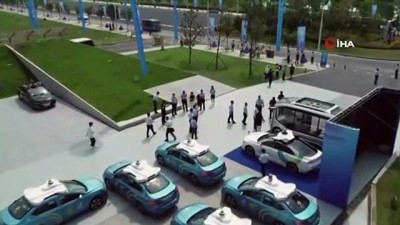 teknoloji -  - Çin'in Zhengzhou kentinde sürücüsüz otobüs ve taksiler hizmete giriyor Videosu