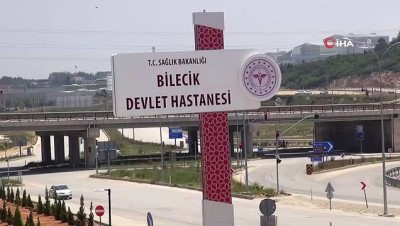  - Hastane bahçesinde park halindeyken alev alan araç paniğe neden oldu