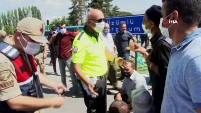 protesto -  Su problemi yaşayan mahalle sakinleri şehirlerarası karayolunu ulaşıma kapattı Videosu