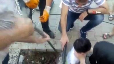 cagri merkezi -  Bacağı su giderine sıkışan küçük çocuğu itfaiye ekipleri kurtardı Videosu