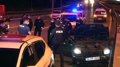alkollu surucu -  İstanbul'da hareketli dakikalar...'Dur' ihtarına uymayan alkollü sürücü önce polis araçlarına sonra bariyerlere çarpınca yakalandı Videosu