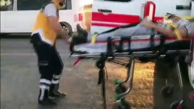  Otomobil ile minibüs çarpıştı: 4 yaralı