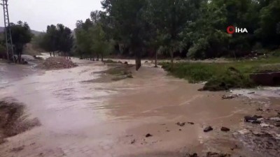  Sağanak yağış dereyi taşırdı