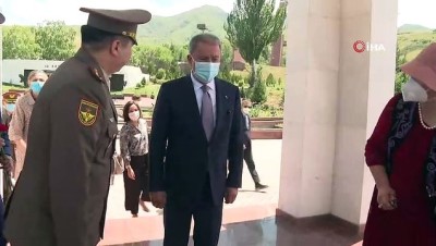  - Bakan Akar, Kırgızistan Cumhurbaşkanı Caparov ile görüştü
- Bakan Akar’dan Kırgız yazar Aytmatov ev müzesine ziyaret