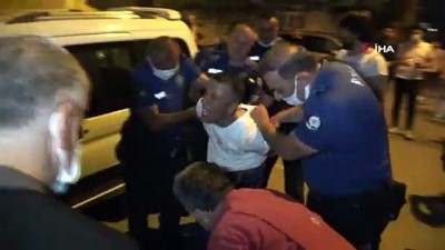 intihar girisimi -  Sokak ortasındaki falçatalı intihar girişimini polis önledi Videosu
