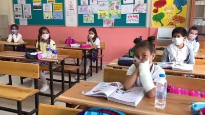 robot - ÇANAKKALE - Milli Eğitim Bakanı Selçuk, Erenköy İlkokulu'nu ziyaret etti Videosu