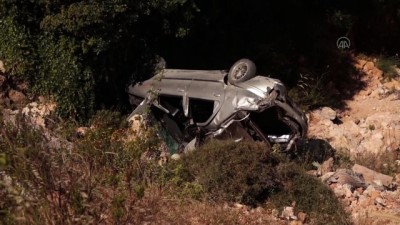 HATAY - Otomobil şarampole devrildi: 1 ölü, 4 yaralı