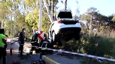 ANTALYA - Ağaca çarpan otomobilin sürücüsü hayatını kaybetti