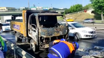  Basın Ekspres'te seyir halindeki kamyonet alev alev yandı