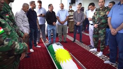 cenaze - Duhok'ta terör örgütü PKK'nın kurduğu pusuda hayatını kaybeden Peşmergenin cenaze töreni Videosu