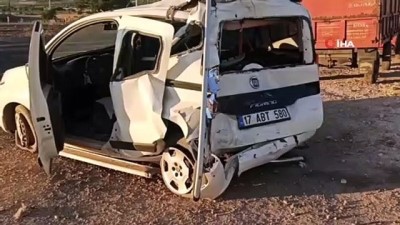 agir yarali -  Gercüş’te tır ile hafif ticari araç ile çarpıştı: 1 ağır yaralı Videosu