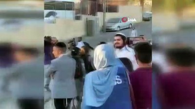 polis araci -  - İsrail güçlerinden Al-Jazeera muhabirine darp ve gözaltı Videosu