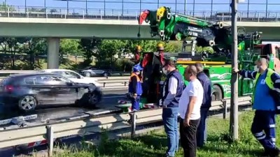 İSTANBUL - Bakırköy’de seyir halindeyken yanan İBB aracı söndürüldü