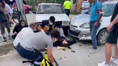  İznik'te motosiklet arabaya çarptı: 2 yaralı