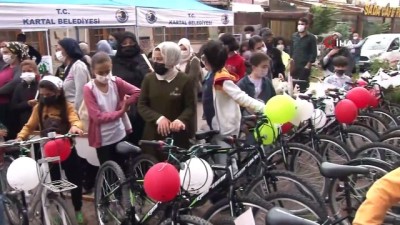  Kartal’da Dünya Çevre Günü'nde çocuklara bisiklet hediye edildi