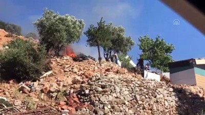 makilik alan - MUĞLA - Bodrum'da evin bahçesindeki atıklarda çıkan yangın söndürüldü Videosu