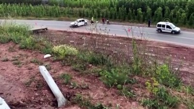 jandarma - SAKARYA - Kuzey Marmara Otoyolu'nda otomobil bağlantı yoluna devrildi: 1 ölü, 2 yaralı Videosu