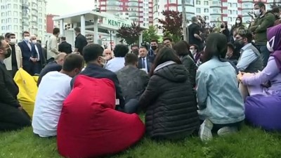 istisare toplantisi - YOZGAT - Cumhurbaşkanı Yardımcısı Oktay, gençler ile çay içip sohbet etti Videosu