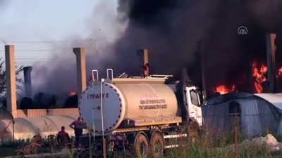 ADANA - Geri dönüşüm tesisinin bahçesinde çıkan yangına müdahale ediliyor