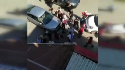 meydan savasi -  Çocuklar arasında çıkan tartışma tekmeli sopalı kavgaya dönüştü Videosu