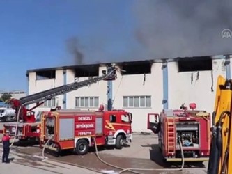 tekstil fabrikasi - DENİZLİ - Tekstil fabrikasında çıkan yangın kontrol altına alındı Videosu