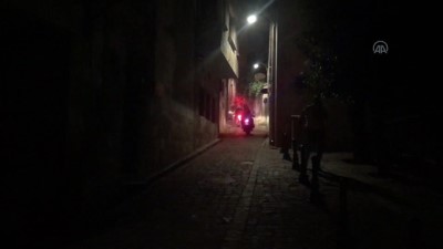 guven timleri - GAZİANTEP - Güven timlerinden kaçmak isteyen şüphelilerin rastgele ateşinde biri polis 5 kişi yaralandı Videosu