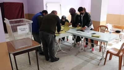 KARABÜK - 2 mahalle ve 1 köyde muhtarlık seçimi yapıldı