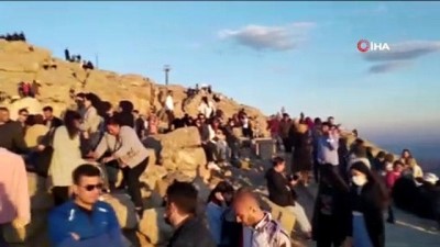  Nemrut Dağı’na turist akını