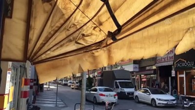 giyim magazasi - NİĞDE - İş yerinin tentesine yuva yapan kumru ve iki yavrusuna esnaftan hassasiyet Videosu