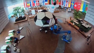karantina - Avrupa Futbol Şampiyonası için LEGO'lardan dünyanın en büyük futbol topu yapıldı Videosu