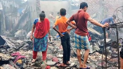 gecekondu - DAKKA - Bangladeş'te çıkan yangında onlarca ev kül oldu Videosu