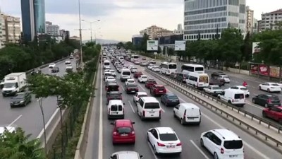 trafik yogunlugu - İSTANBUL - Sokağa çıkma kısıtlamasının sona ermesiyle trafik yoğunluğu arttı (2) Videosu
