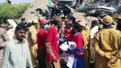 tren kazasi - Pakistan'da tren kazası: 30 ölü, 50 yaralı - Arama kurtarma çalışmaları Videosu