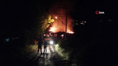  Samsun'da 2 katlı ev alev alev yandı