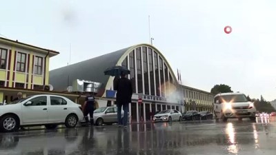 yaya trafigi -  Eskişehir’de sağanak yağış Videosu