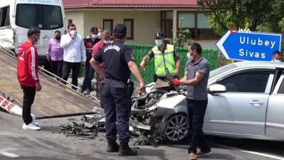 yolcu minibusu -  Ordu’da yolcu minibüsü ile otomobil çarpıştı... O anlar kamerada Videosu