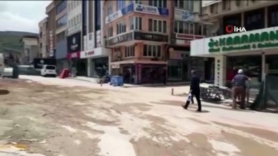 yikim calismalari -  Afyonkarahisar Belediyesi’nden kontrolsüz ve güvenliksiz yıkım
- Yıkım yapan iş makineleri arasında çocuklar dolaştı, görevliler izledi Videosu