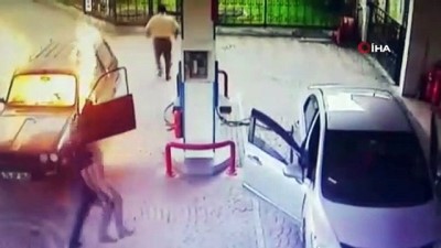 akaryakit istasyonu -  Alevlerin arasından böyle çıktı... Akaryakıt istasyonundaki otomobil alev topuna döndü Videosu