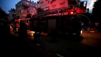 calisan gazeteciler - ANTALYA - Balkonunda yangın çıkardığı iddia edilen kişi gözaltına alındı Videosu