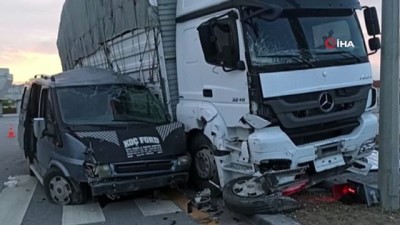 minibus soforu -  Başkent'te trafik kazası: 2 yaralı Videosu