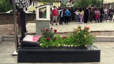 muzik ogretmeni - ÇORUM - Şehit öğretmen Şenay Aybüke Yalçın, vefatının 4. yılında kabri başında anıldı Videosu