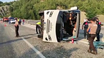 saglik ekibi - DENİZLİ - Kale'de midibüs devrildi Videosu