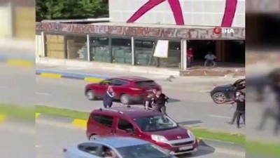 karya -  Trafik kazası sonrası cadde boks ringine döndü Videosu